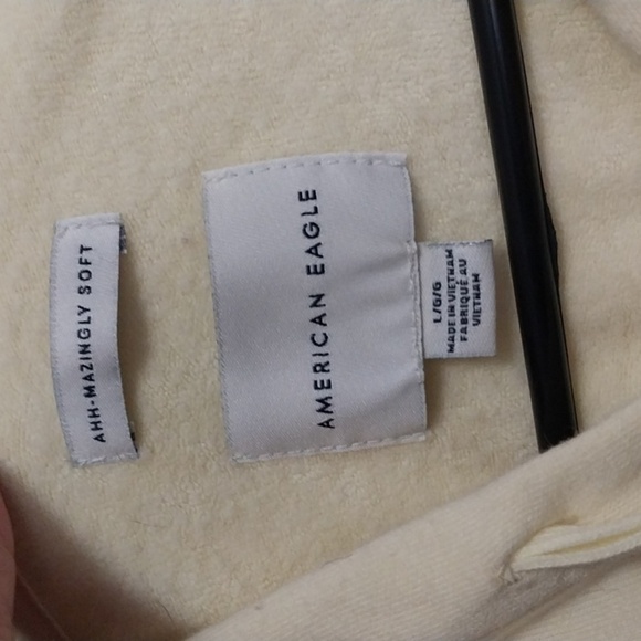 American Eagle Ahh-mazingly soft yellow large sweatshirt - Picture 2 of 6